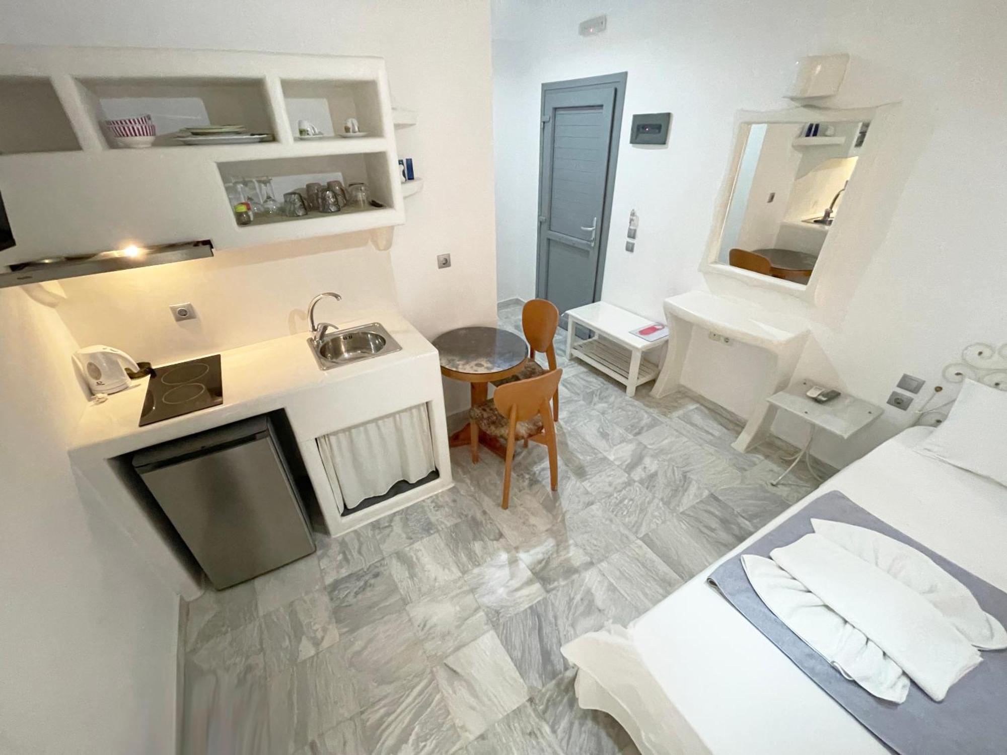 Argo-Milos Adamantas  Exteriör bild